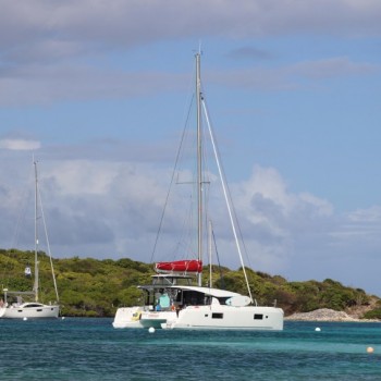 Private cruise Martinique or Guadeloupe catamaran L420